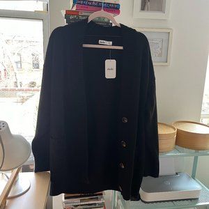 Cozy and light oversized black cardigan